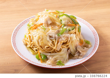 あんかけ硬焼きそば〔豚バラ　白菜　人参　ピーマン〕　極太麺 108766224