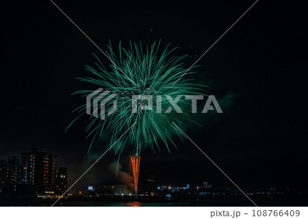 函館湯の川温泉、夏の花火大会 108766409