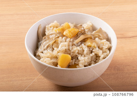 栗と舞茸の炊き込みご飯 栗と舞茸の炊き込みご飯 108766796