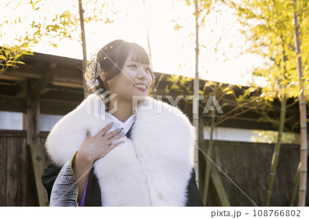 成人式前撮りイメージ　女性着物姿 108766802