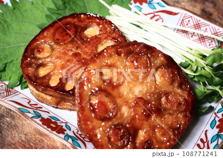 レンコン肉挟み焼き 108771241