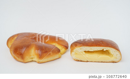 クリームパン クリームパン 108772640