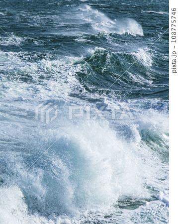 白波の海 108775746