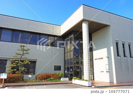 愛知県豊明市、豊明市立図書館の風景 108777071