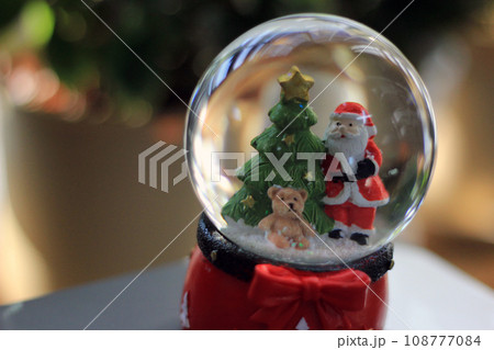 Snow Globe with Santa Claus. Christmas or New Year gift, Close up view, selective focus Snow Globe with Santa Claus. Christmas or New Year gift, Close up view, selective focus 108777084