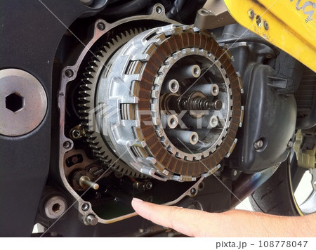 バイクのクラッチ 108778047
