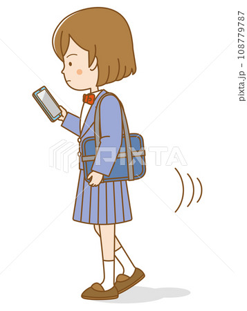 歩きスマホをする女子学生 歩きスマホをする女子学生 108779787