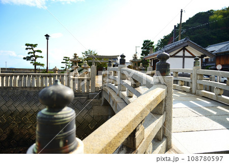 広島県呉市 大崎下島 御手洗町並み保存地区 石の太鼓橋 広島県呉市 大崎下島 御手洗町並み保存地区 石の太鼓橋 108780597