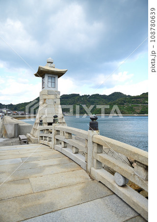 広島県呉市 大崎下島 御手洗町並み保存地区 高灯籠(たかとうろう) 広島県呉市 大崎下島 御手洗町並み保存地区 高灯籠(たかとうろう) 108780639