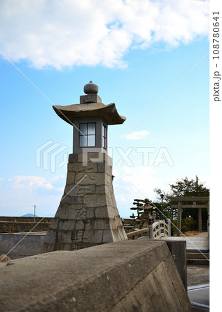 広島県呉市　大崎下島　御手洗町並み保存地区　高灯籠（たかとうろう） 108780641