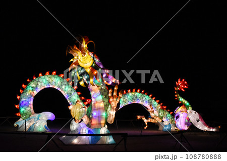 いずみマチ・テラスの巨大ドラゴンランタン いずみマチ・テラスの巨大ドラゴンランタン 108780888