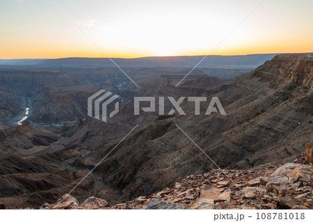 Sunset over fish river canyon 108781018