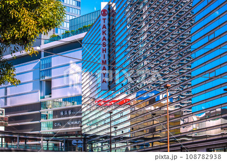 日本の横浜都市景観 11月・横浜駅や横浜タカシマヤなどを望む 108782938