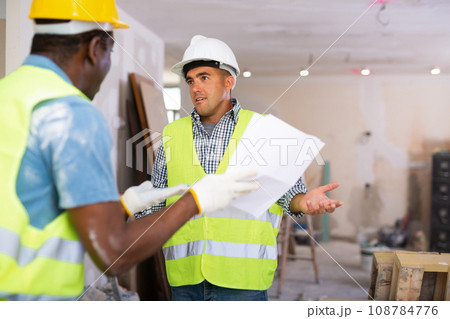 Foreman quarreling with his employee in construction site 108784776