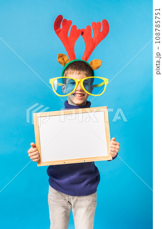 Cheerful little boy generation alpha in big glasses express a surprised face holds mockup board isolated on blue background with copy space Cheerful little boy generation alpha in big glasses express a surprised face holds mockup board isolated on blue background with copy space 108785751
