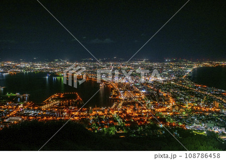函館市　函館山山頂展望台からの夜景 108786458