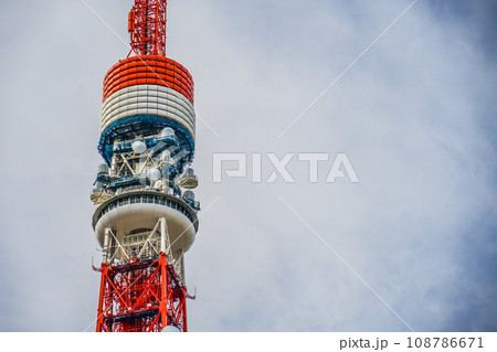 青空と東京タワー(一部工事中) 青空と東京タワー(一部工事中) 108786671