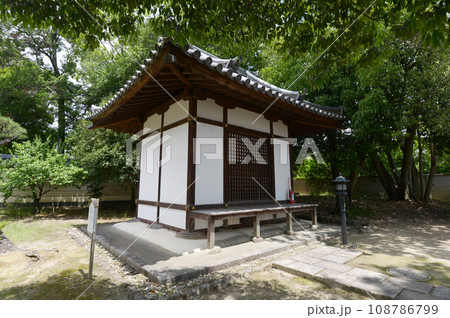 法華寺　薬師堂　奈良市法華寺町 108786799