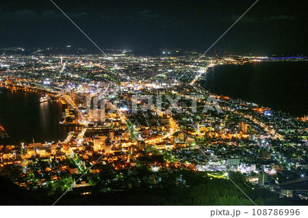 函館市　函館山山頂展望台からの夜景 108786996