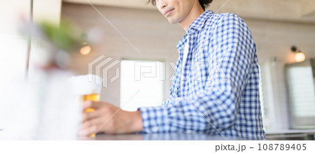 お酒の飲めるコワーキングスペース 108789405