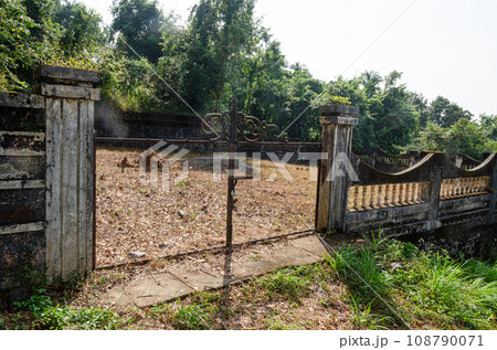 Security breach by cutting the gate grill Security breach by cutting the gate grill 108790071