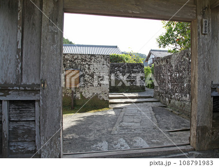知覧武家屋敷群の門　屏風岩 108791983