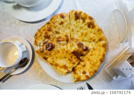 georgian food khachapuri 108792174