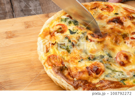 キッシュ 切る キッシュ 切る 108792272