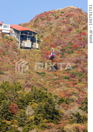 雲仙仁田峠の紅葉【長崎県雲仙市小浜町】 108792781