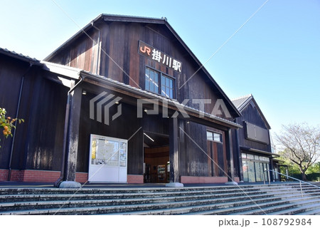 掛川市　東海道本線掛川駅北口前風景 108792984
