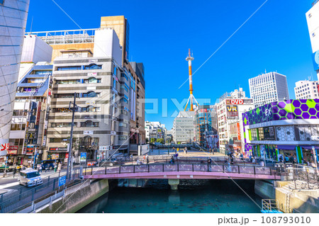 日本の横浜都市景観 11月。横浜駅前・横浜ビブレなどを望む＝14日 108793010