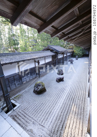 高野山真言宗総本山　金剛峯寺・枯山水小庭 108794972
