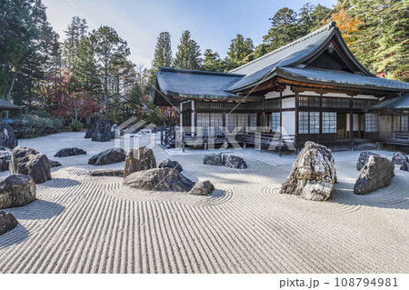 秋の高野山　金剛峯寺・蟠龍庭 108794981