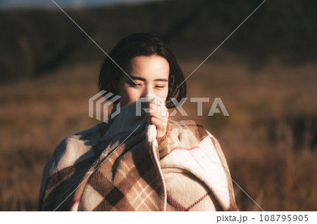 女性　放浪　旅人　一人旅 108795905