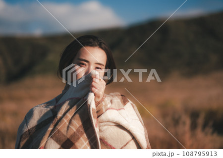 女性　放浪　旅人　一人旅 108795913