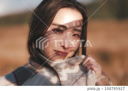 女性　放浪　旅人　一人旅 108795927