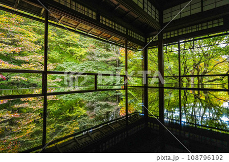 京都八瀬　瑠璃光院　紅葉 108796192