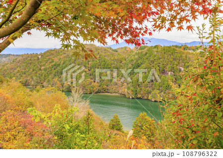 紅葉見頃な恵那峡 紅葉見頃な恵那峡 108796322