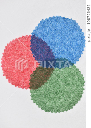 和紙によるRGB（三原色）イメージの背景素材 108796422