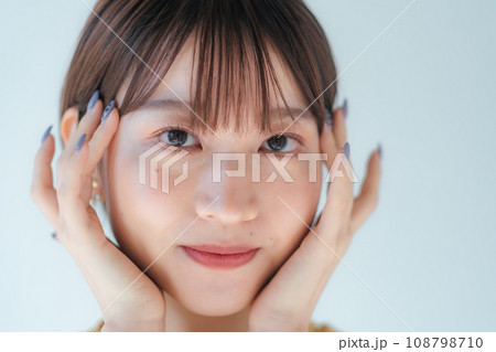 ショートヘアの女性 ビューティーイメージ ショートヘアの女性 ビューティーイメージ 108798710