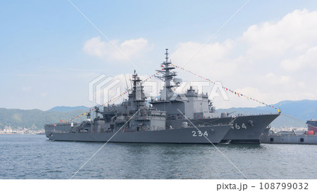 満艦飾の海上自衛隊掃海母艦ぶんご&護衛艦とね 108799032