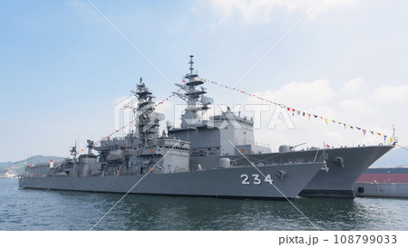 満艦飾の海上自衛隊掃海母艦ぶんご&護衛艦とね 108799033