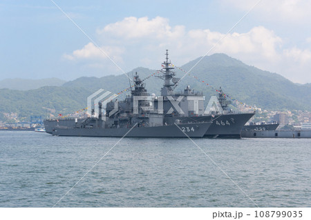 満艦飾の海上自衛隊掃海母艦ぶんご&護衛艦とね 満艦飾の海上自衛隊掃海母艦ぶんご&護衛艦とね 108799035
