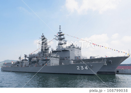 満艦飾の海上自衛隊掃海母艦ぶんご&護衛艦とね 満艦飾の海上自衛隊掃海母艦ぶんご&護衛艦とね 108799038