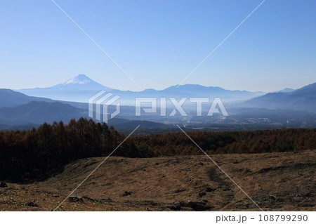 八ヶ岳高原ラインからの絶景富士山 【山梨県北杜市大泉町から】 八ヶ岳高原ラインからの絶景富士山 【山梨県北杜市大泉町から】 108799290