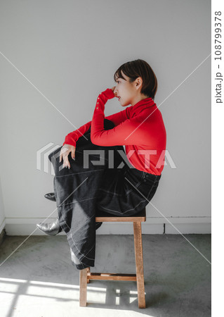 女性　ファッション　ポートレート 108799378