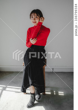 女性　ファッション　ポートレート 108799384