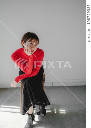 女性　ファッション　ポートレート 108799385