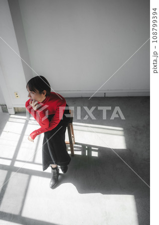 女性　ファッション　ポートレート 108799394