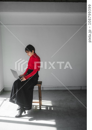 女性 ファッション ポートレート 女性 ファッション ポートレート 108799399